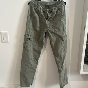 American Eagle stretch cargo pants. Size 6 regular.